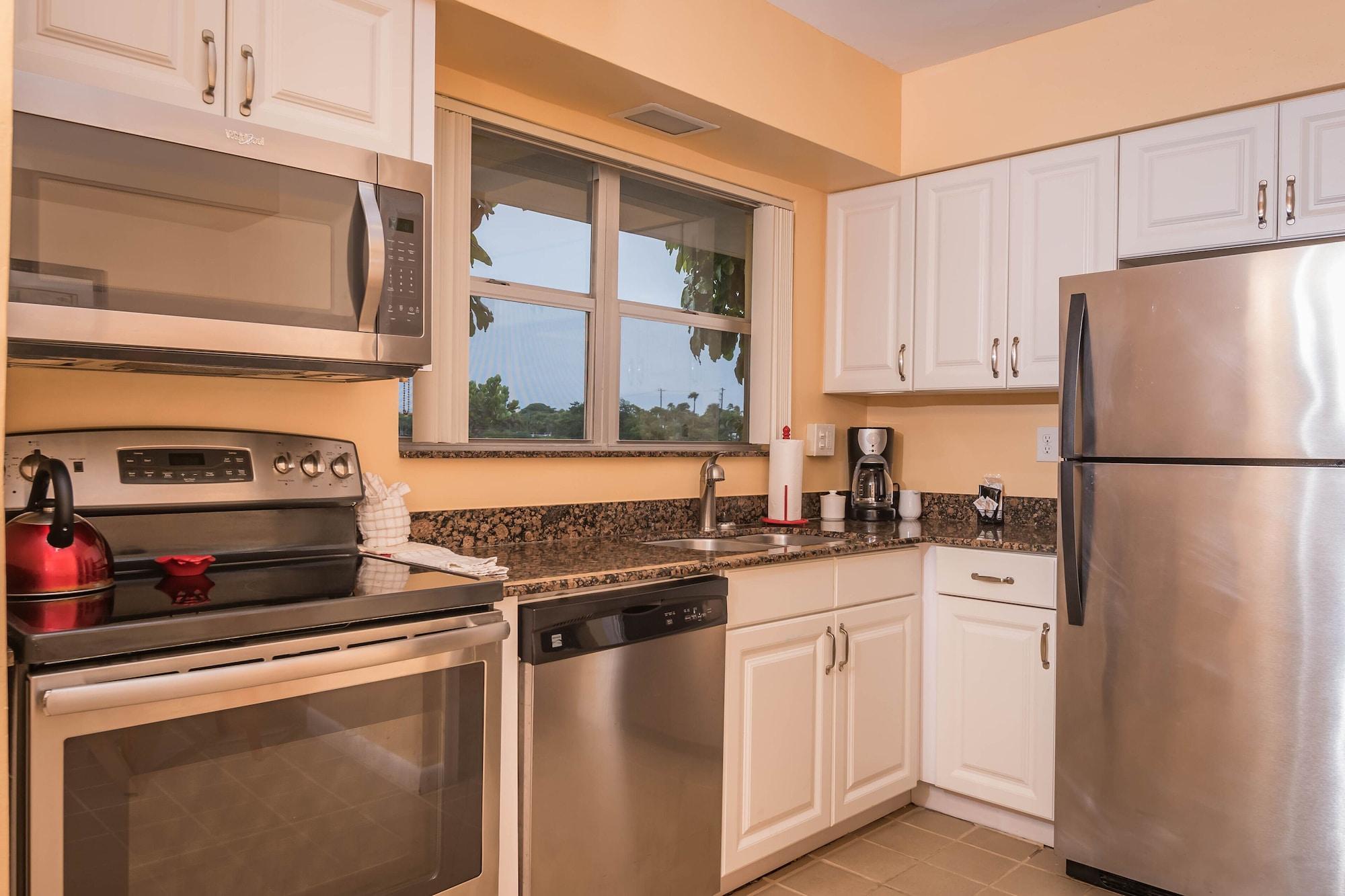 Palm Beach Waterfront Condos - Full Kitchens! Lake Worth Beach Exterior foto